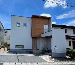 岡山県岡山市中区N様邸　外壁塗装・付帯部塗装・基礎塗装・コーキング工事の画像